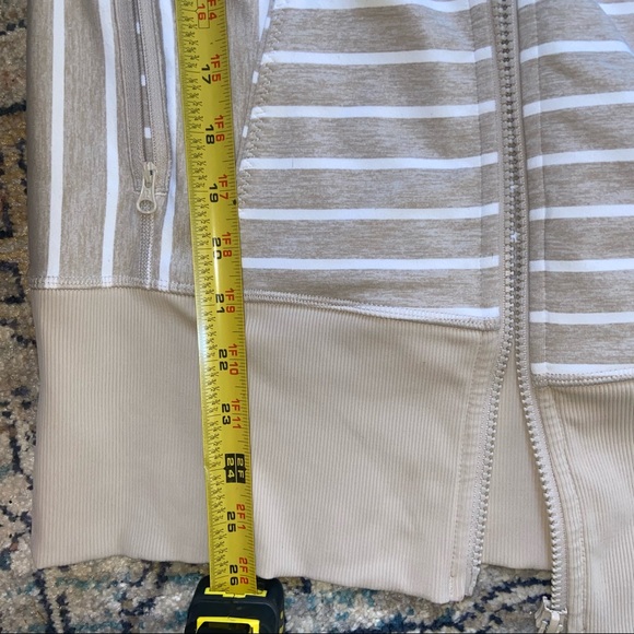Lululemon jacket - Picture 9 of 10